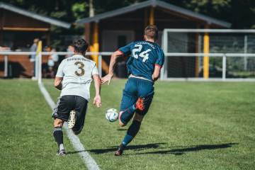 邮报：利马的伤情可能影响曼联引援，卡里克想要控球型中卫（配图示意）
